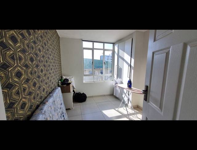 2 BEDROOM FLAT TO LET IN ESSENWOOD